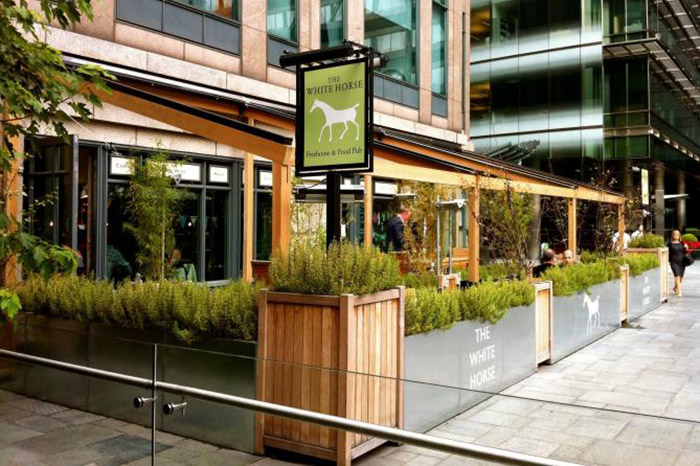 Fremantle Sepele® terrace awning with retractable roof for The White Horse